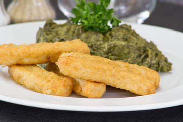 poisson pané et épinards