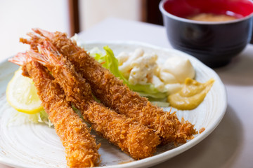prawn tempura with salad