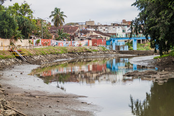 Obraz premium SANCTI SPIRITUS, CUBA - FEB 7, 2016: Yayabo river in Sancti Spiritus, Cuba