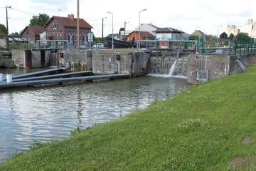 Cercles muraux Canal canal et écluse de chauny 02 aisne