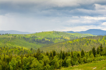 Fototapeta na wymiar Ukrainian Carpathians on a cloudy day, storm clouds - a mountain landscape.