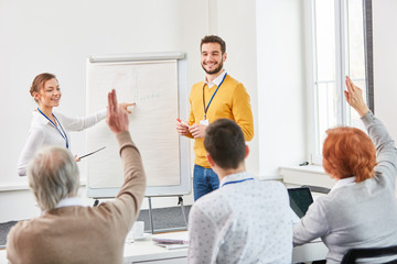 Motivierte Teilnehmer im Seminar