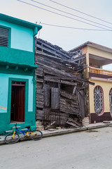 Fototapeta na wymiar Houses of various state of disrepair in Matanzas, Cuba