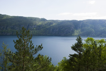 Fototapeta na wymiar Kraina lasów jezior i gór