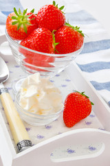 Erdbeeren mit Schlagsahne
