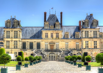 Fototapeta na wymiar Fontainebleau palace (Chateau de Fontainebleau) near Paris, France