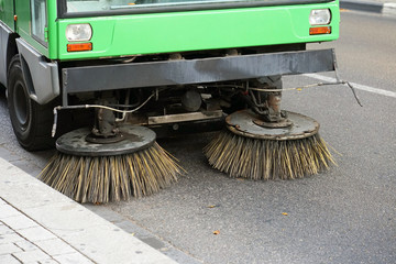 Street sweeper machine working