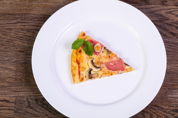 Pizza mushrooms and ham