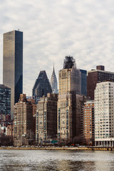 Fototapeta premium Skyline of NYC from the Roosvelt island