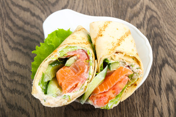 Salmon bread roll