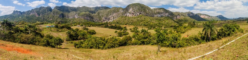 Fototapeta na wymiar Panorama of Guasasa valley near Vinales, Cuba
