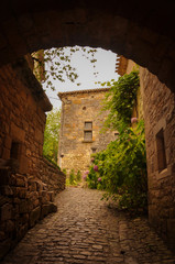 Obraz premium Narrow Alley in the Little Medieval Village of Bruniquel