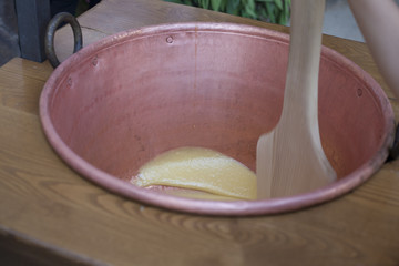 Preparazione torrone sardo 
