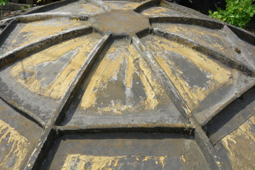 Construction structure with veins and withered paint, gray and yellow construction frame lid