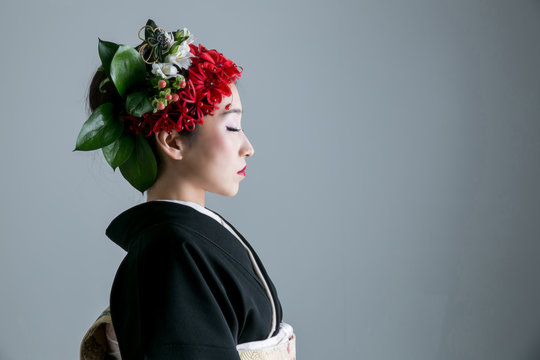 奇抜なヘアメイクの着物姿の女性 Stock Photo Adobe Stock