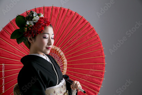 奇抜なヘアメイクの着物姿の女性 Appeal Wall Mural Appe Buritora