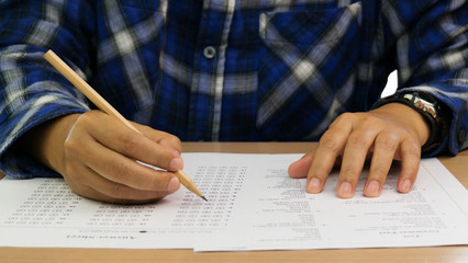 grammar test on table © lamaip