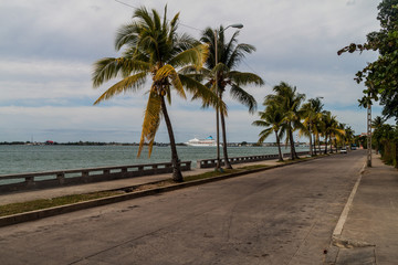 Fototapeta na wymiar View of Malecon (seaside drive) in Cienfuegos, Cuba.
