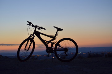 Fototapeta na wymiar Mountain Bike on hill