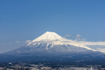 静岡県富士市吉原から望む富士山