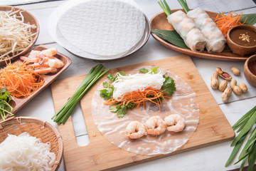 cooking vietnamese summer roll