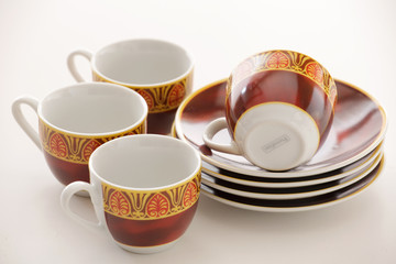 vier espressotassen mit untertassen