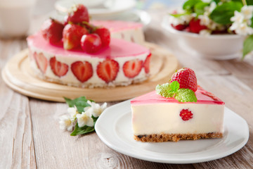 Obraz na płótnie Canvas Strawberry mousse cheesecake