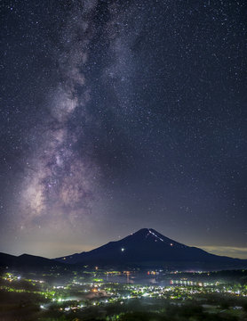 高指山より望む富士山と天の川