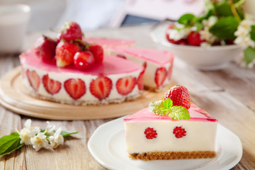 Strawberry mousse cheesecake