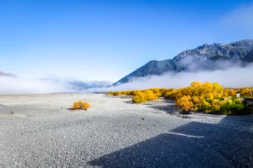 Tableaux ronds sur aluminium brossé Nouvelle-Zélande Fog on plain in New Zealand mountains