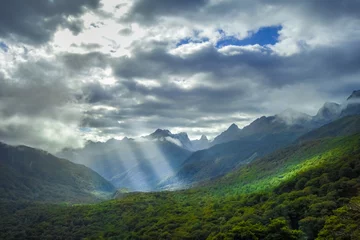 Fototapeten Fiordland Nationalpark stürmische Landschaft, Neuseeland © daboost
