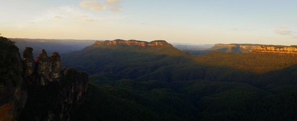 Sunrise in the blue mountains 