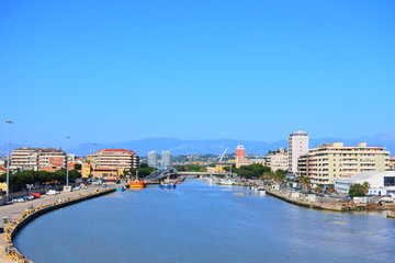 Obraz premium the river to the Adriatic sea in Pescara, Italy