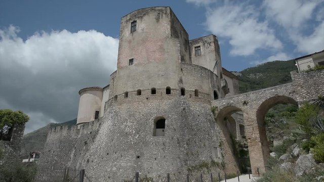 Antico castello medievale di Venafro, 4k time lapse