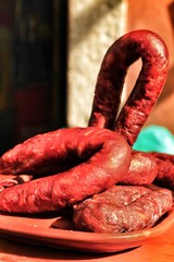 Fototapeta premium Spicy pork sausage for sale at a market stall