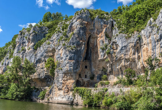 France, Lot, Causses du Quercy regional Natural park, Bouzies, Chateau des Anglais inside the cliff (Hundred Years' War) on the riverbank