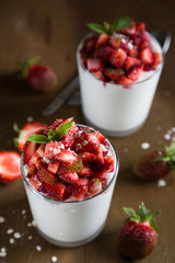 Natural yoghurt with fresh strawberries