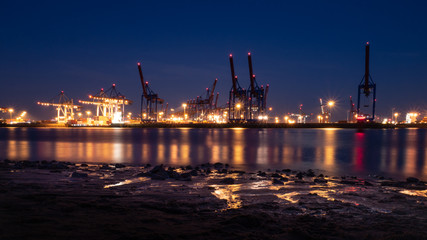 Containerhafen am Strand