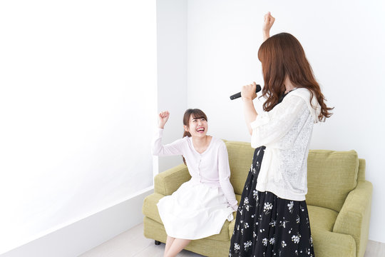 カラオケ・女子