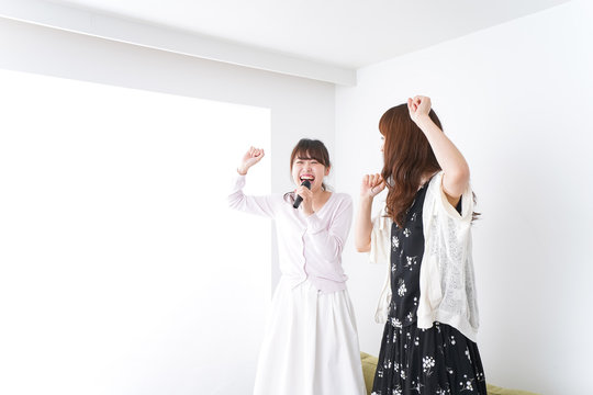 カラオケ・女子