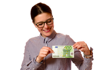Junge Frau mit 100 Euro 