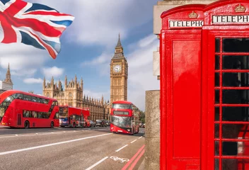 Photo sur Plexiglas Bus rouge de Londres Symboles de Londres avec BIG BEN, DOUBLE DECKER BUS et cabines téléphoniques rouges en Angleterre, Royaume-Uni