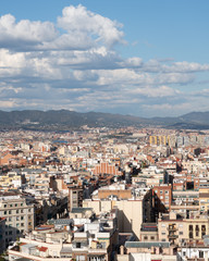 Sky view on Barcelona with cloudy weather in summer // Barcelona Stadt Panorama bewölkt