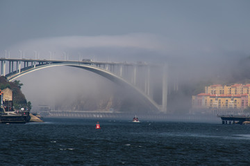 Fototapeta na wymiar River Douro in the mist, Porto