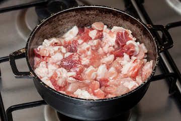 Preparation of plantain croquettes stuffed with pork cracklings