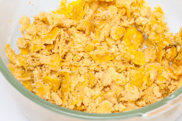 Preparation of plantain croquettes stuffed with pork cracklings