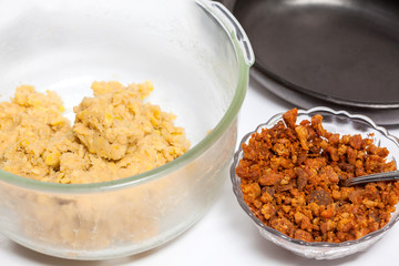 Preparation of plantain croquettes stuffed with pork cracklings