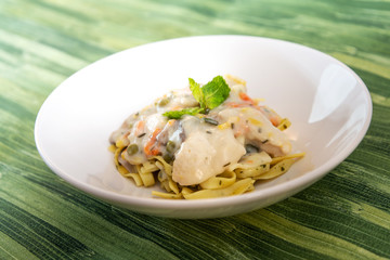 Tagliatelle with chicken, mushrooms, cream and chives