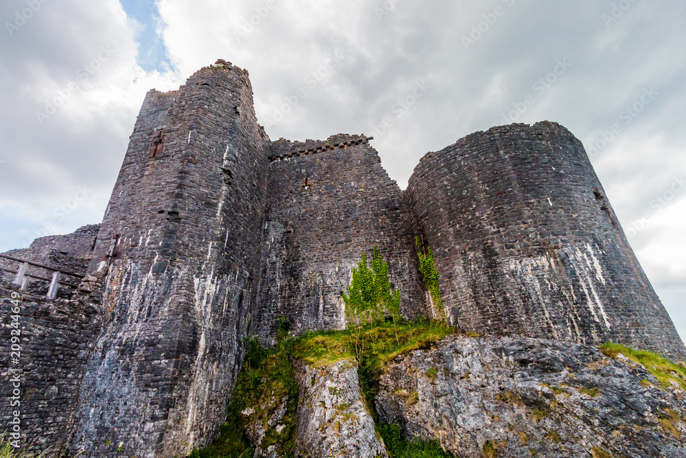 Wall mural Imposing exterior walls of an ancient ruined castle (Carreg Cennen, Wales) - Wall murals