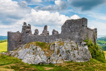 Fototapeta na wymiar Imposing exterior walls of an ancient ruined castle (Carreg Cennen, Wales)